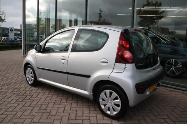 Peugeot 107 (2012) thumbnail 3