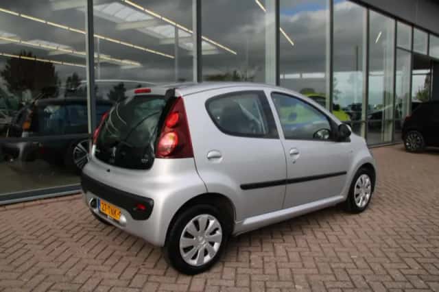 Peugeot 107 (2012) thumbnail 4