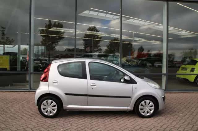 Peugeot 107 (2012) thumbnail 5