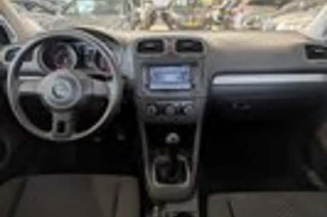Volkswagen Golf (2010) thumbnail 9