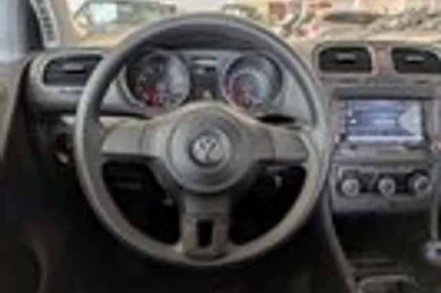Volkswagen Golf (2010) thumbnail 10