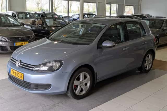 Volkswagen Golf (2010) thumbnail 2