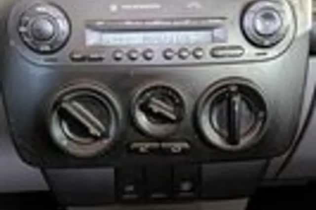 Volkswagen Beetle (2003) thumbnail 13