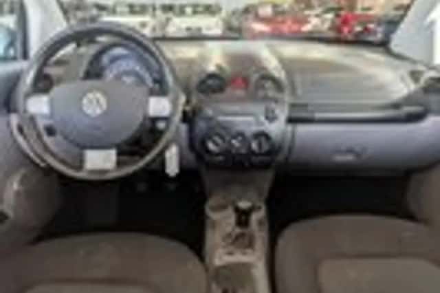 Volkswagen Beetle (2003) thumbnail 8
