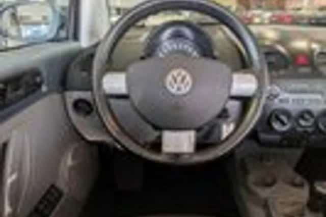 Volkswagen Beetle (2003) thumbnail 9