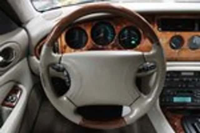 Jaguar XK8 (1998) thumbnail 13