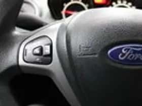 Ford Fiesta (2010) thumbnail 11