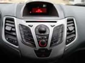 Ford Fiesta (2010) thumbnail 12