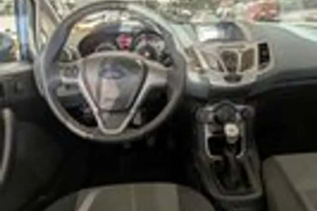 Ford Fiesta (2010) thumbnail 8