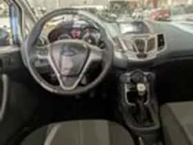 Ford Fiesta (2010) thumbnail 8