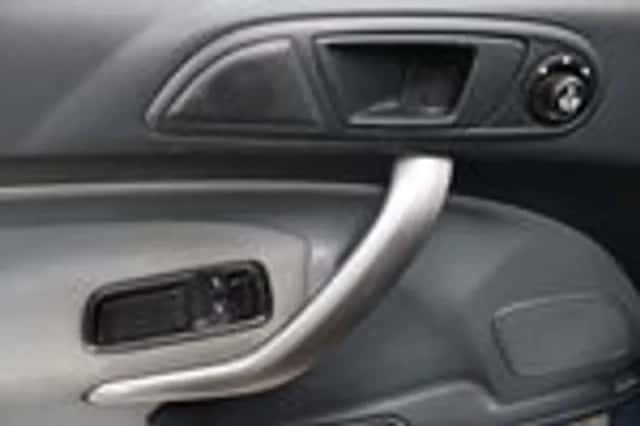 Ford Fiesta (2010) thumbnail 10