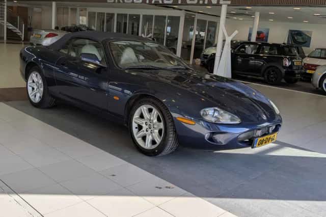 Jaguar XK8 (2000) thumbnail 1