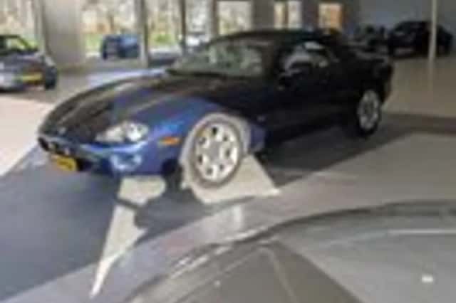 Jaguar XK8 (2000) thumbnail 2