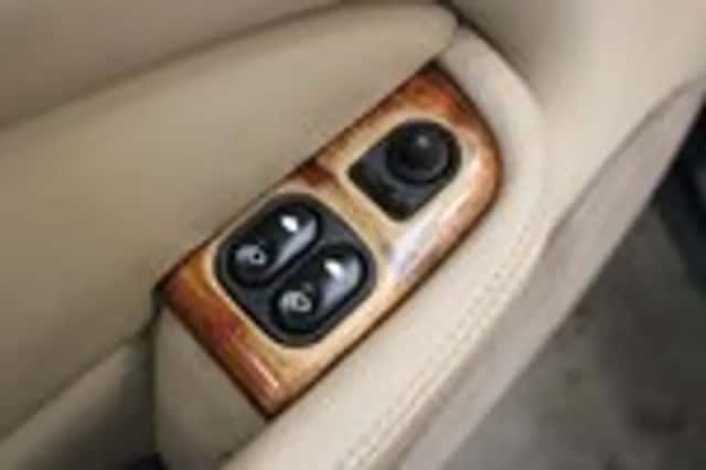 Jaguar XK8 (2000) thumbnail 16