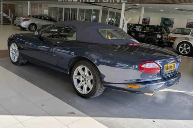 Jaguar XK8 (2000) thumbnail 3