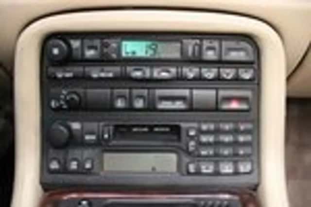 Jaguar XK8 (2000) thumbnail 9