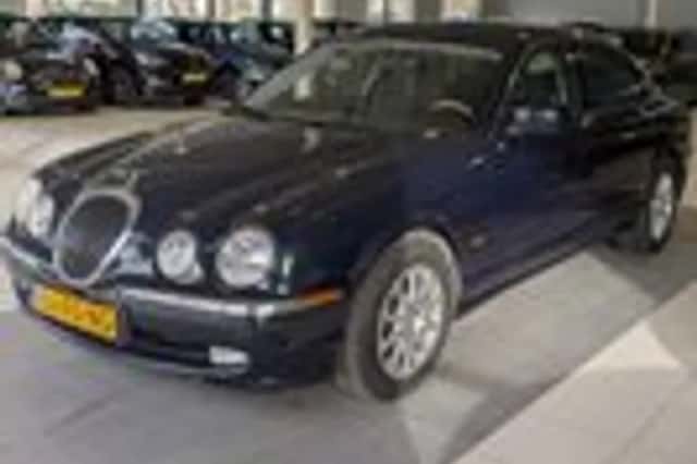 Jaguar S-Type (2000) thumbnail 2