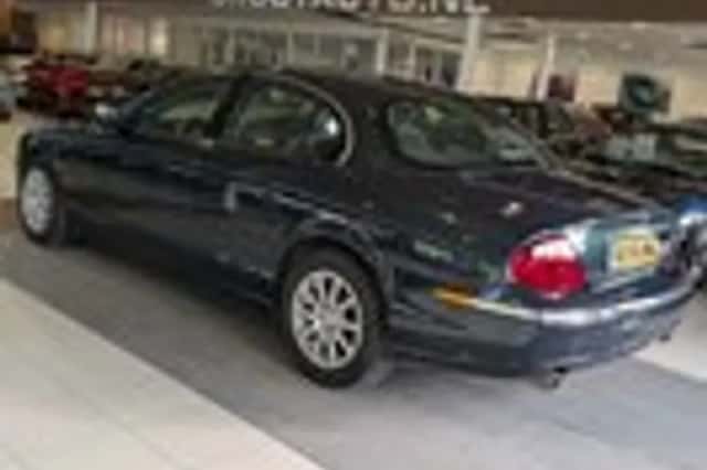 Jaguar S-Type (2000) thumbnail 3
