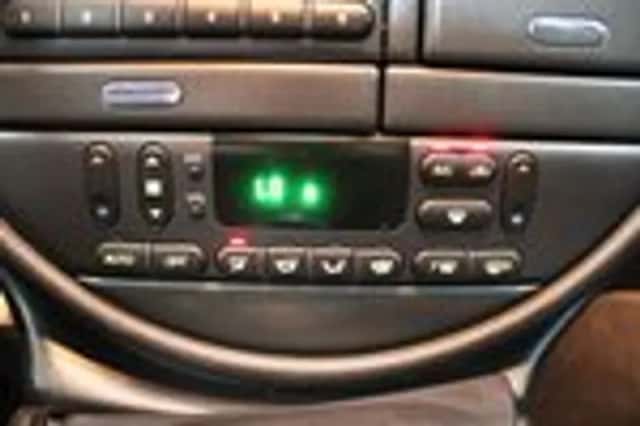 Jaguar S-Type (2000) thumbnail 10