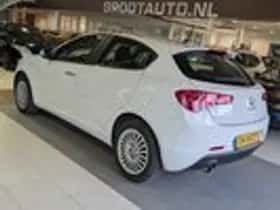 Alfa Romeo Giulietta (2010) thumbnail 3