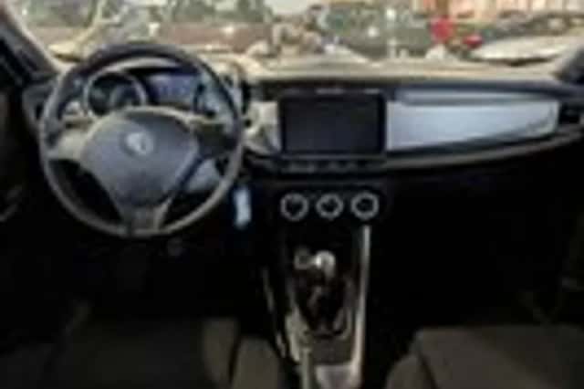 Alfa Romeo Giulietta (2010) thumbnail 9