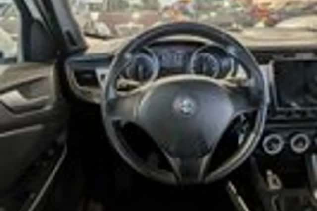 Alfa Romeo Giulietta (2010) thumbnail 10