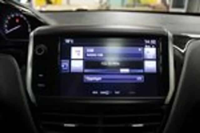 Peugeot 2008 (2016) thumbnail 12