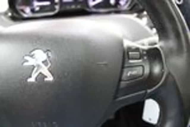 Peugeot 2008 (2016) thumbnail 17
