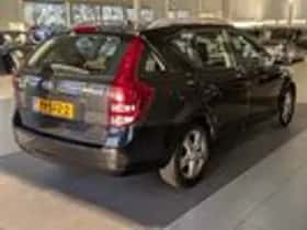 Kia Cee'd (2011) thumbnail 4