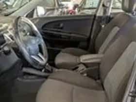Kia Cee'd (2011) thumbnail 6