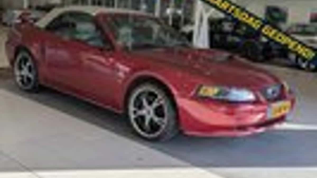 Ford Mustang (2004) — foto 1