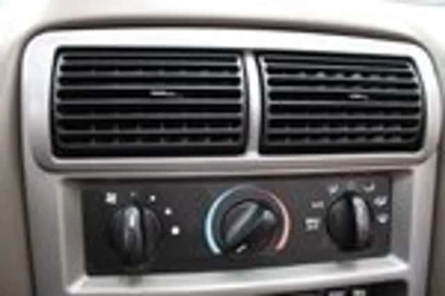 Ford Mustang (2004) thumbnail 12