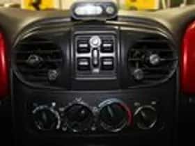 Chrysler PT Cruiser (2005) thumbnail 12
