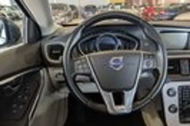Volvo V40 (2013) thumbnail 9