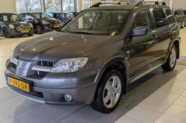 Mitsubishi Outlander (2006) thumbnail 2