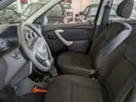 Dacia Sandero (2010) thumbnail 6