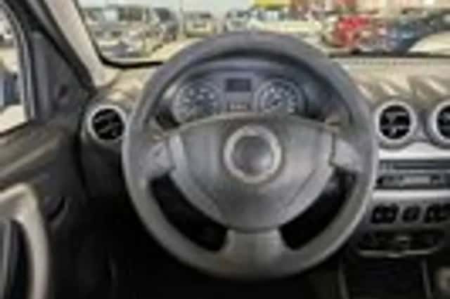 Dacia Sandero (2010) thumbnail 9