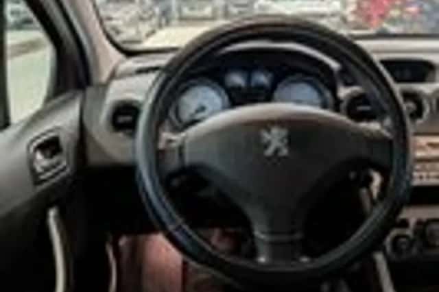 Peugeot 308 (2009) thumbnail 11