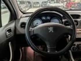 Peugeot 308 (2009) thumbnail 11