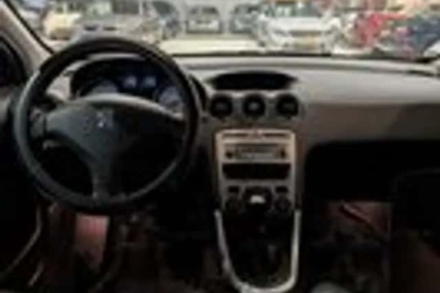 Peugeot 308 (2009) thumbnail 10