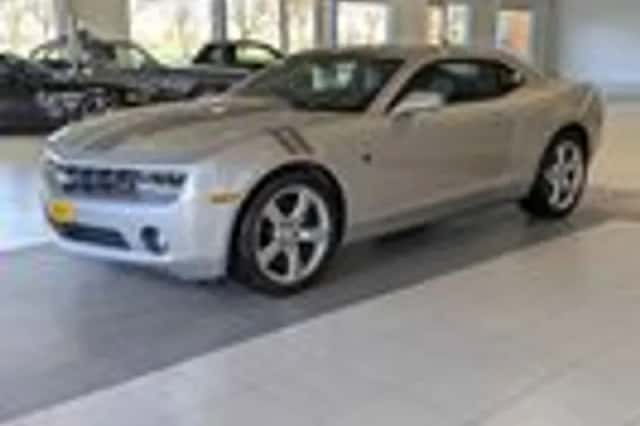 Chevrolet Camaro (2010) thumbnail 2