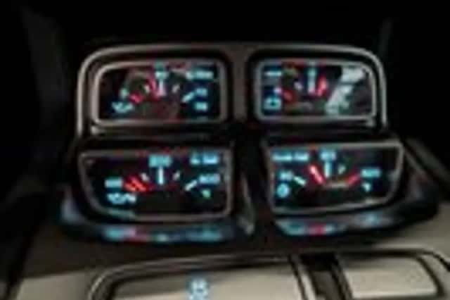 Chevrolet Camaro (2010) thumbnail 12