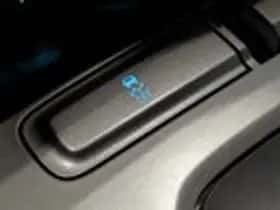 Chevrolet Camaro (2010) thumbnail 20
