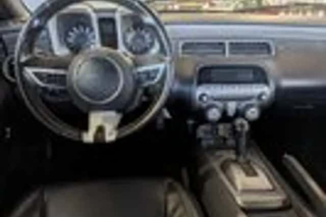 Chevrolet Camaro (2010) thumbnail 8