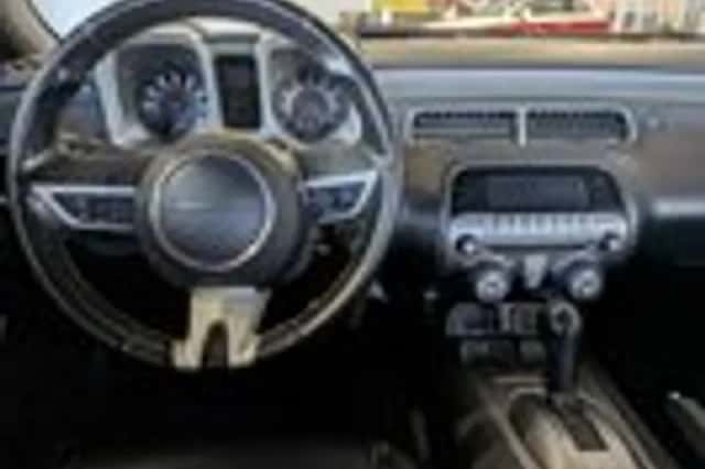 Chevrolet Camaro (2010) thumbnail 9