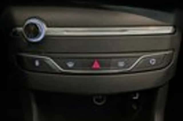 Peugeot 308 (2014) thumbnail 11