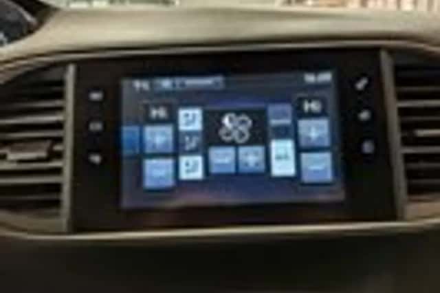 Peugeot 308 (2014) thumbnail 12