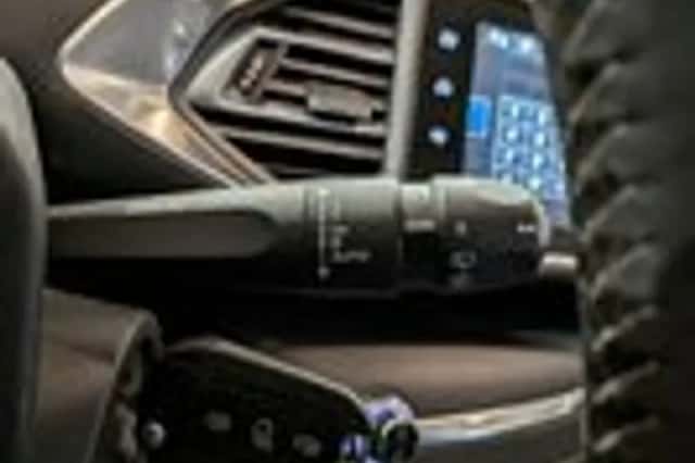 Peugeot 308 (2014) thumbnail 17