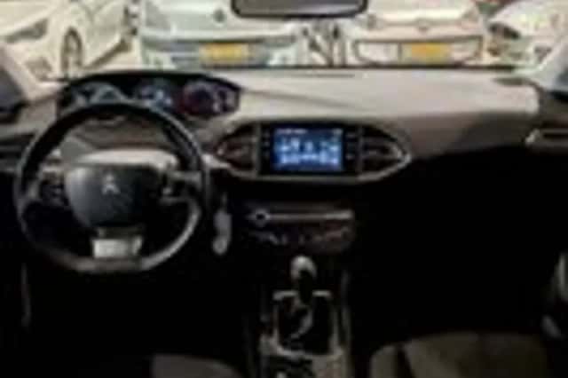 Peugeot 308 (2014) thumbnail 9