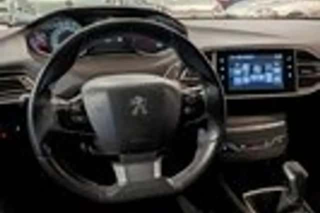 Peugeot 308 (2014) thumbnail 10